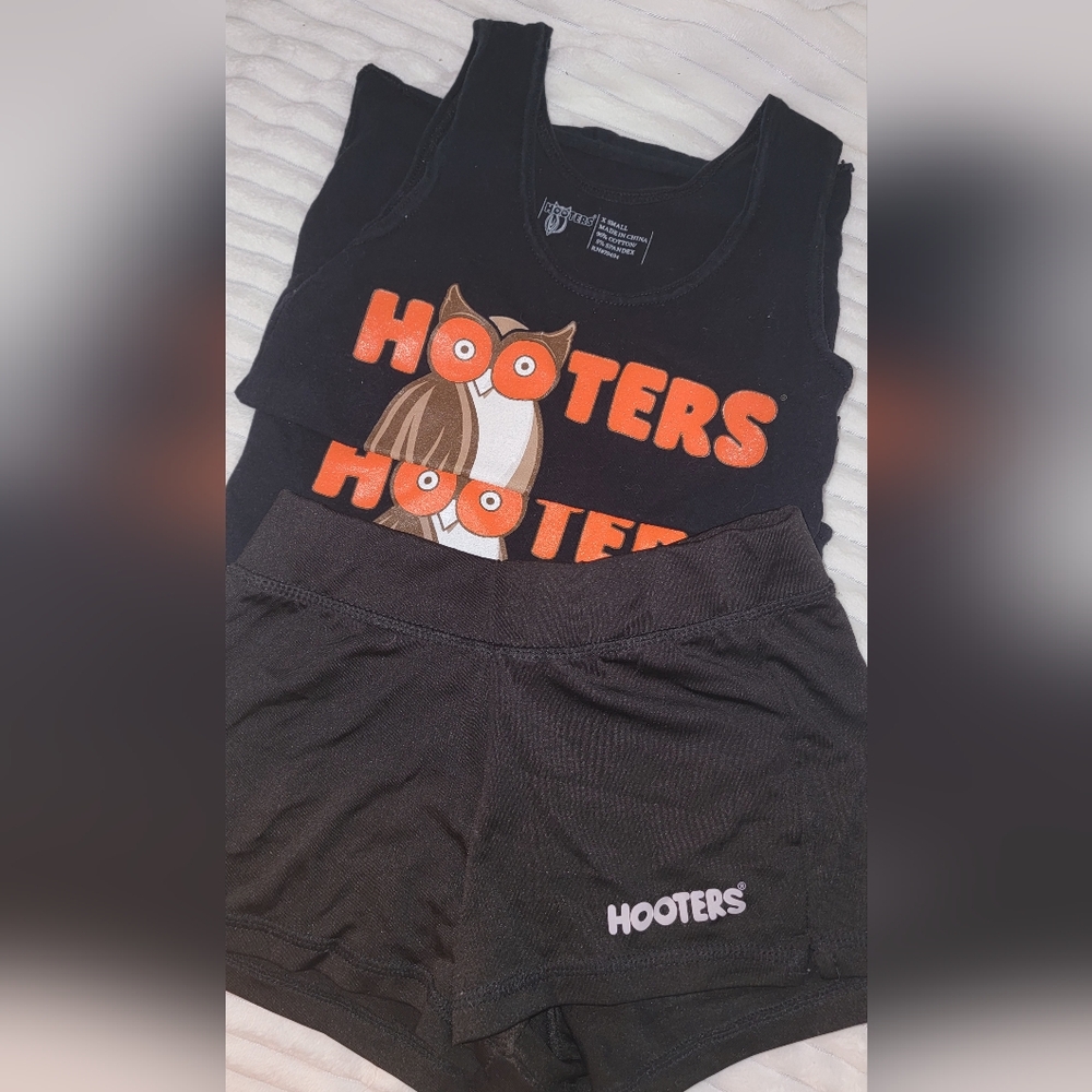 Authentic Hooters uniform